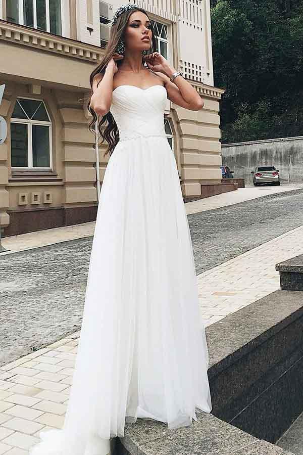 Vestido de novia de tul con escote corazón, corte en A y cola de barrido, con apliques WD268