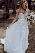 Vestido de novia corte A con escote corazón y cola de barrido, con apliques y pedrería WD393