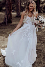 Vestido de novia corte A con escote corazón y cola de barrido, con apliques y pedrería WD393