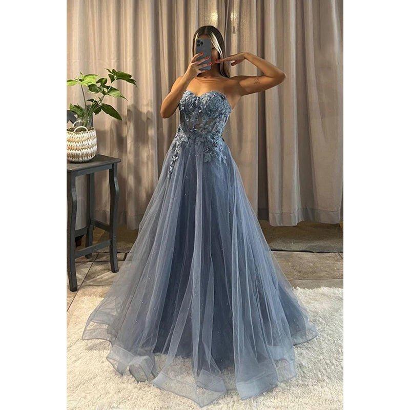 Vestido de graduación sin mangas con escote corazón y apliques de tul corte A