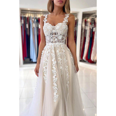 Robe de soirée trapèze en tulle avec appliques et décolleté en cœur, sans manches