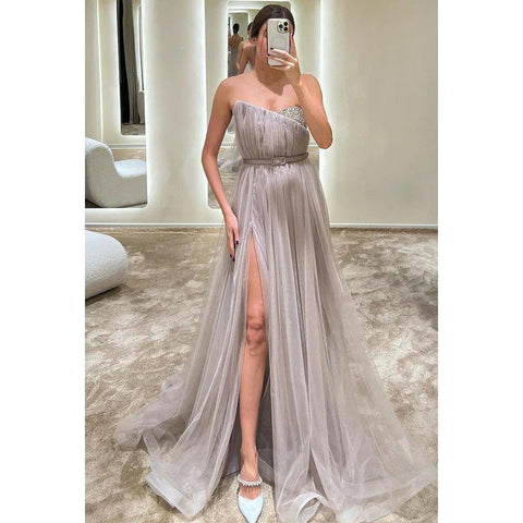 Vestido de fiesta sin mangas con escote en forma de A de tul con cuentas