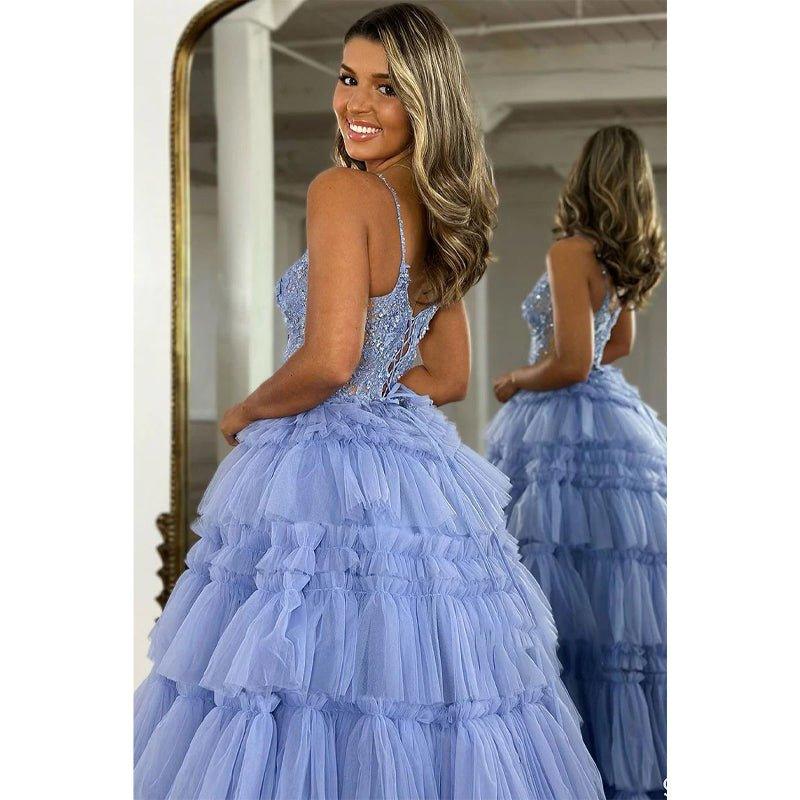 Vestido de noche largo formal de color lila con apliques y escote en V y corte A