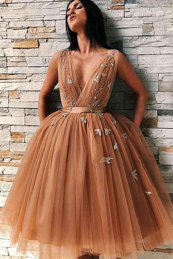 Vestido de fiesta de tul dorado sin espalda, corte en A, escote en V y apliques PD227