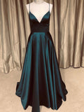 Vestidos largos de fiesta sencillos, de corte línea, con escote en V y espalda descubierta, en color verde oscuro.