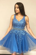 Vestido corto azul de fiesta de graduación con escote en V y corte en A, con apliques PD423