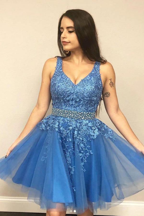 Vestido corto azul de fiesta de graduación con escote en V y corte en A, con apliques PD423