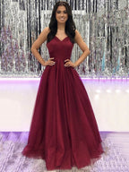 Vestidos largos de fiesta de tul burdeos con escote en V y corte en A. Vestidos de noche formales burdeos.