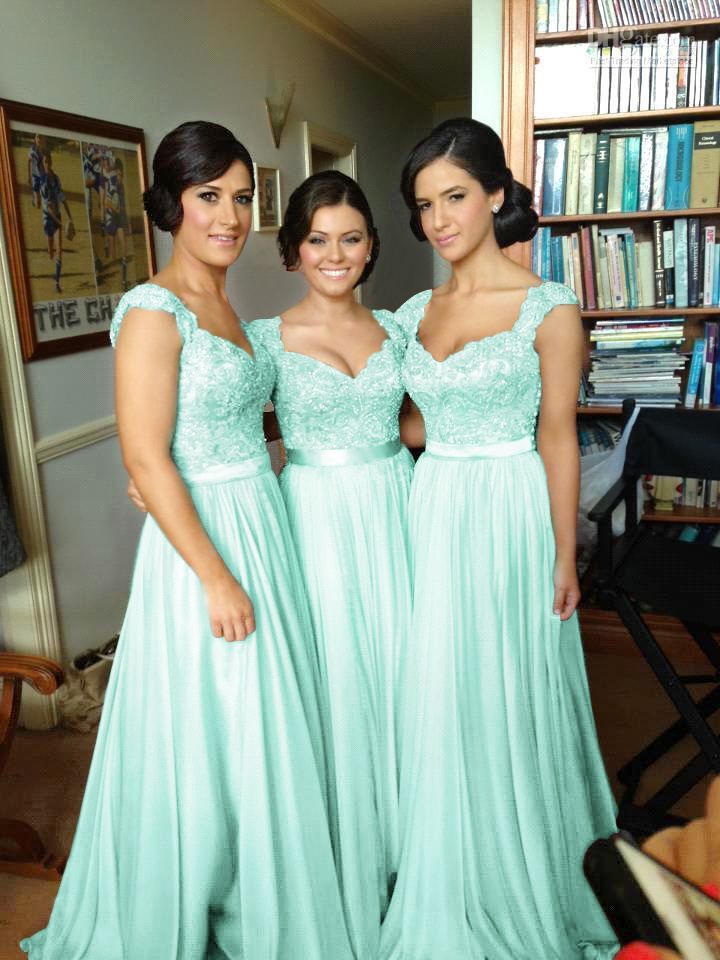 Vestido de dama de honor de gasa con escote en V y corte en A con apliques