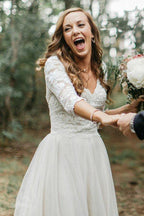 Vestido de novia de tul con escote en V, manga corta, espalda descubierta y apliques, corte en A, WD370
