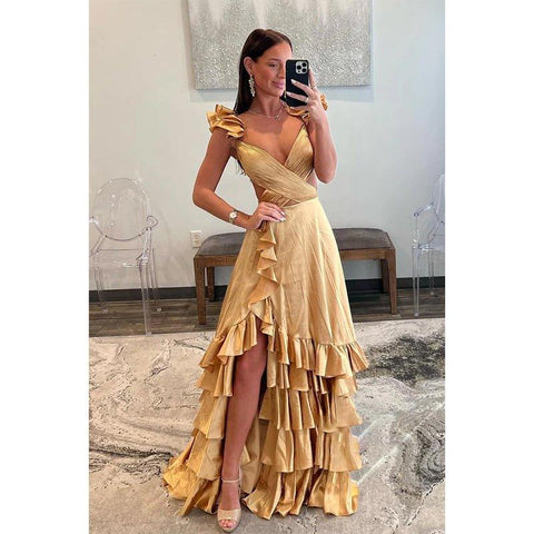 Vestido de noche champán sencillo con escote en V y volantes altos y bajos 