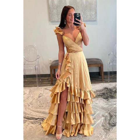 Vestido de noche champán sencillo con escote en V y volantes altos y bajos 