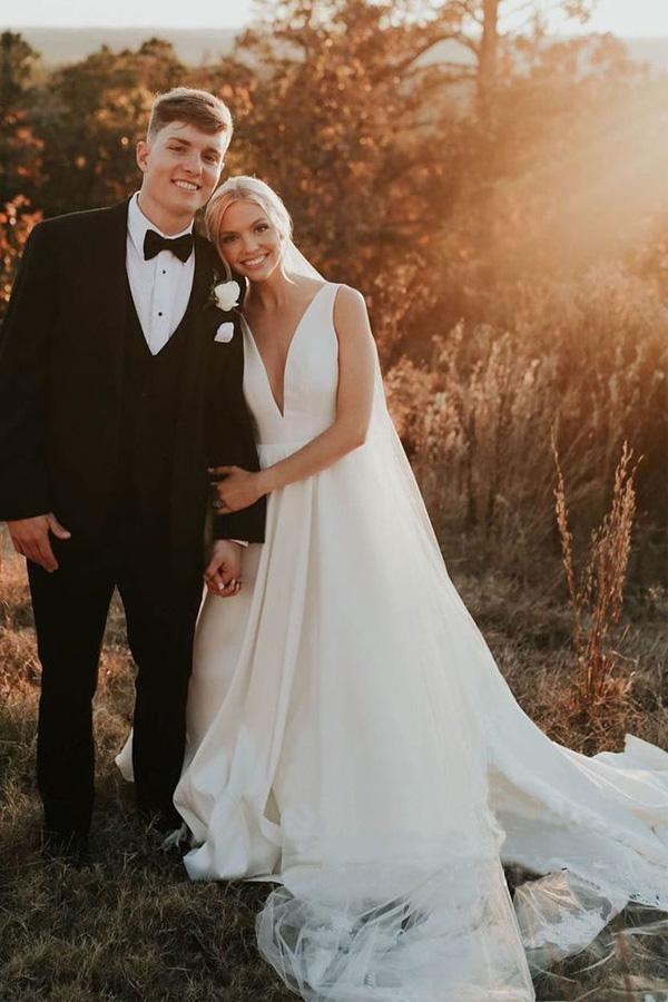 Vestidos de novia sencillos y elegantes de satén marfil con escote en V y corte en A WD488