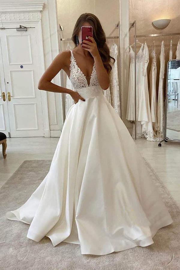 Vestido de novia sencillo de satén marfil, corte en A, escote en V, espalda descubierta WD470