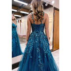 Vestido largo de fiesta con escote en V, corte en A y apliques de encaje