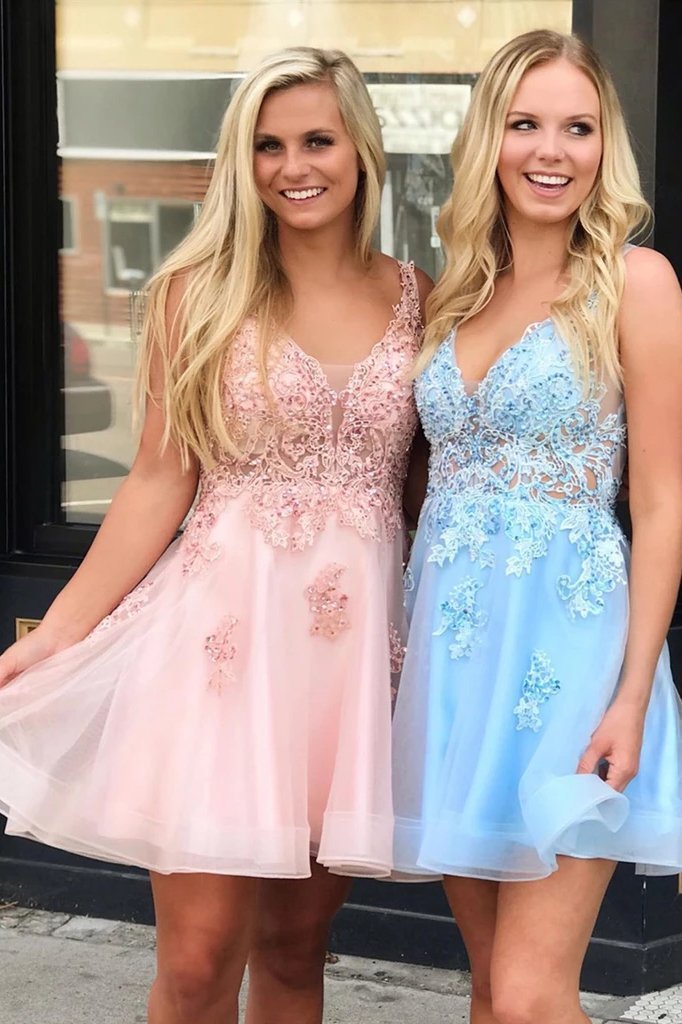 Vestido de fiesta de tul con escote en V y corte en A con apliques