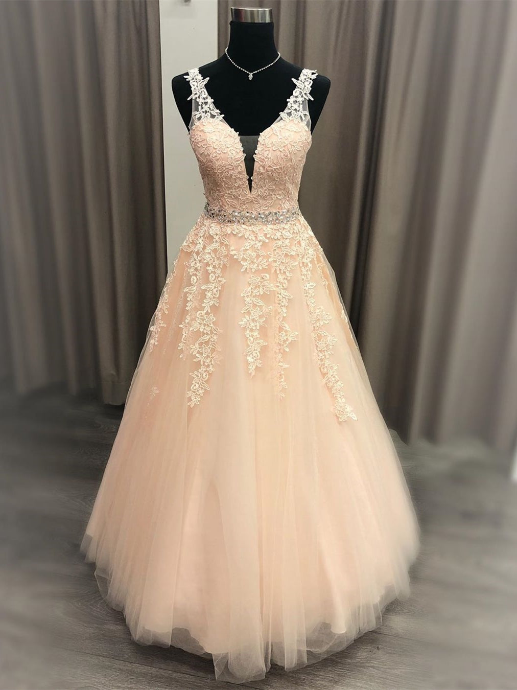 Vestidos largos de fiesta de graduación, corte línea A, escote en V, encaje, con cinturón.