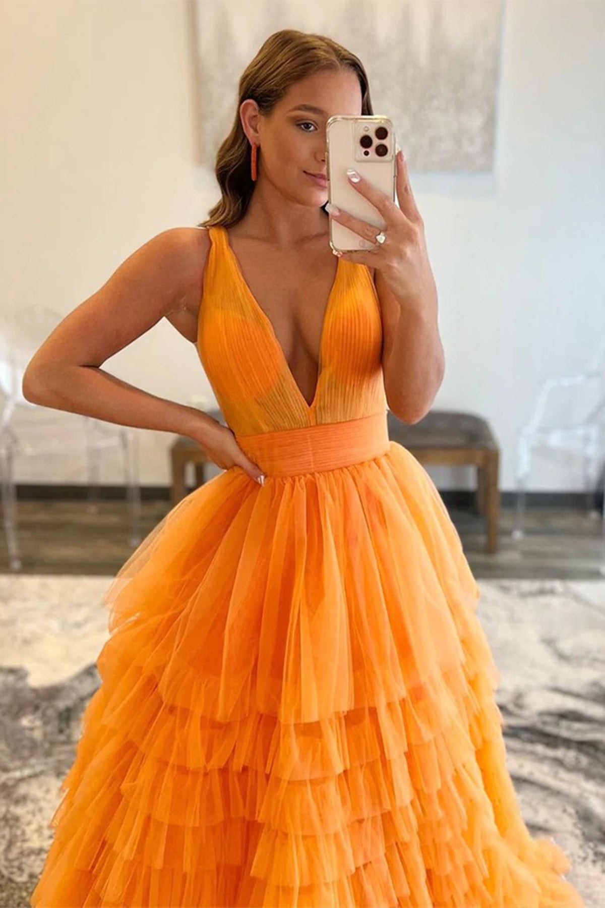 Vestidos de fiesta largos de tul con escote en V y corte en A, color naranja.