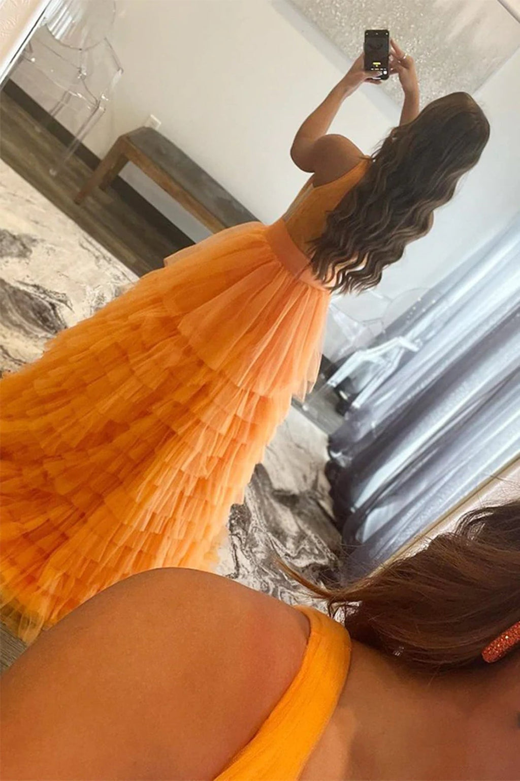 Vestidos de fiesta largos de tul con escote en V y corte en A, color naranja.
