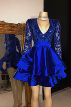 Vestido corto de fiesta de corte A con escote en V, capas, lentejuelas y mangas.