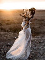 Vestido de novia playero de corte A, escote en V, mangas largas y apliques WD407