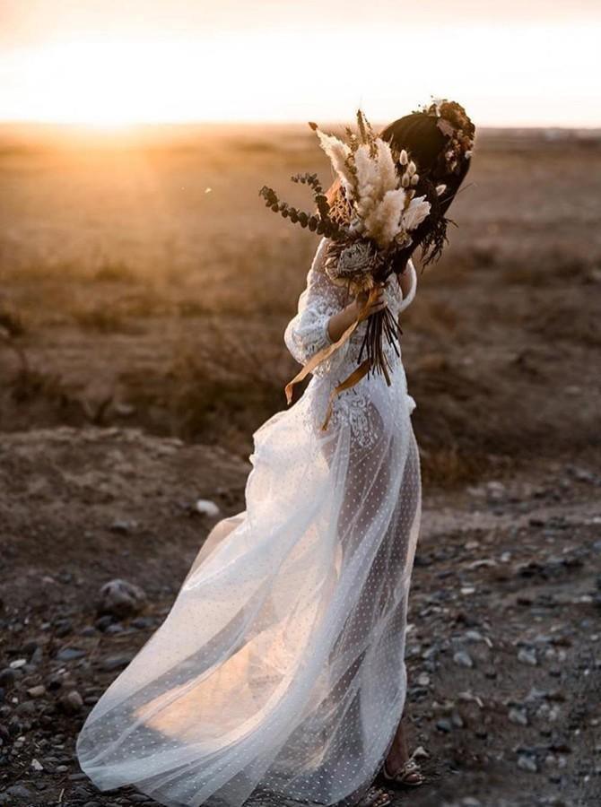 Vestido de novia playero de corte A, escote en V, mangas largas y apliques WD407
