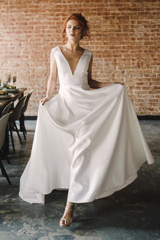 Vestido de novia largo de satén, corte línea A, escote en V, espalda descubierta y bolsillos WD005