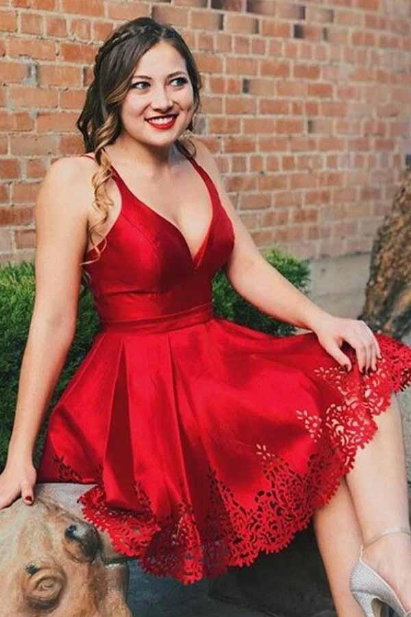 Vestido corto de fiesta rojo satinado con escote en V y corte en A, plisado, PD026