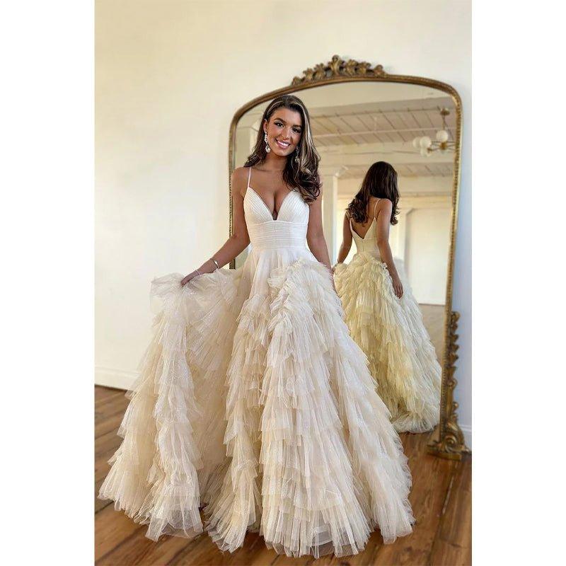 Vestido de graduación brillante de tul con volantes, escote en V y corte en A