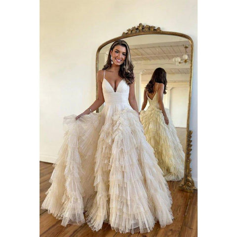 Vestido de graduación brillante de tul con volantes, escote en V y corte en A