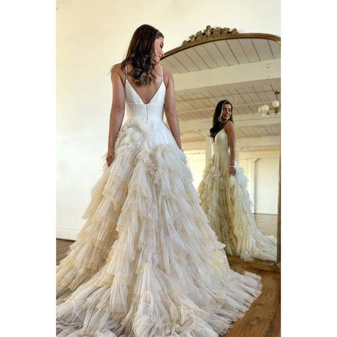 Vestido de graduación brillante de tul con volantes, escote en V y corte en A