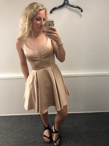 Robes de bal courtes en satin à col en V et coupe trapèze avec poches, style champagne