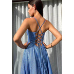 Vestido de fiesta sin mangas con escote en V, lentejuelas, abertura y cordones