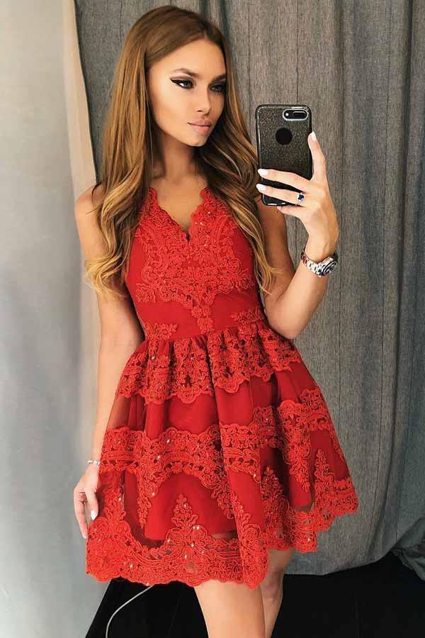 Vestido corto de tul rojo de corte evasé con escote en V y apliques de cuentas para baile de bienvenida (PD082)