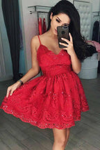 Vestido corto de tul rojo de corte evasé con escote en V y apliques de cuentas para baile de bienvenida (PD082)