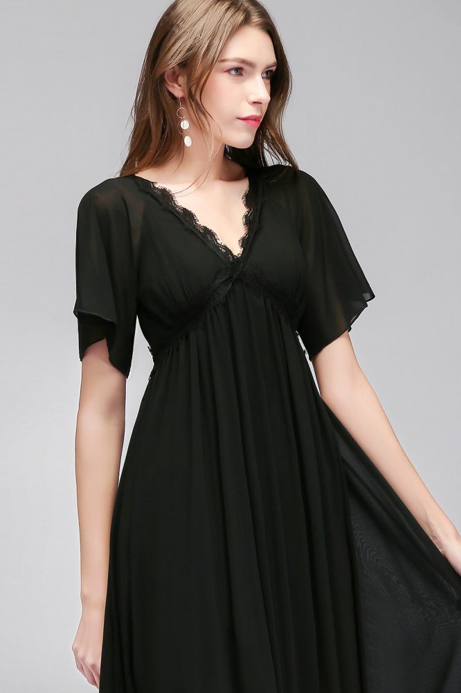 Robe de demoiselle d'honneur longue en mousseline noire, coupe trapèze, col en V, manches courtes, col en V.
