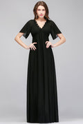 Robe de demoiselle d'honneur longue en mousseline noire, coupe trapèze, col en V, manches courtes, col en V.