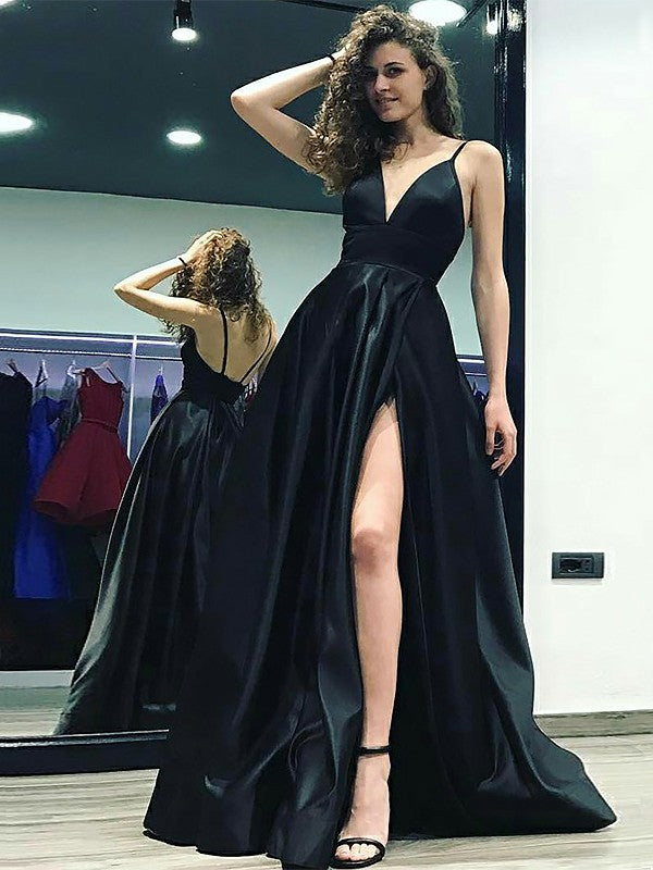 Vestidos de graduación de satén, corte en A, escote en V, sin mangas, hasta el suelo y con volantes.