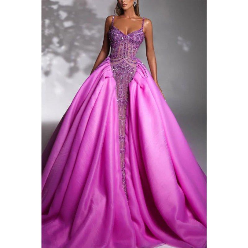 Vestido formal de corte A con escote en V, tirantes finos y apliques de cuentas 