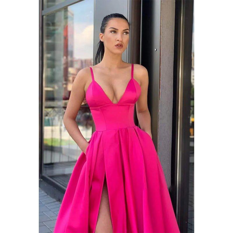 Vestido de fiesta largo de satén azul rey con escote en V, tirantes finos y abertura 
