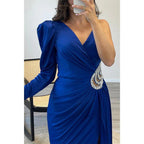 Vestido de noche largo de satén con escote en V, tirantes y cuentas, mangas largas 