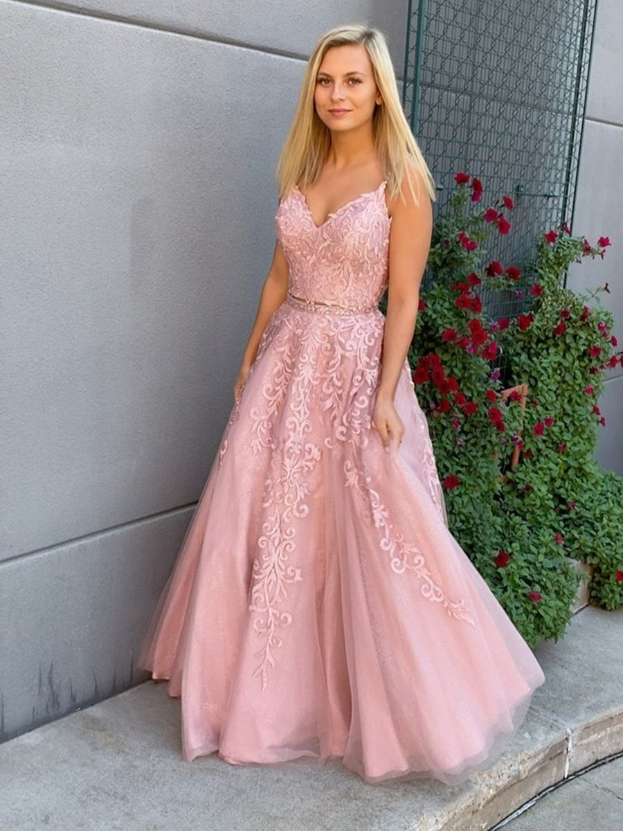 Vestidos largos de fiesta formales de corte A con escote en V, apliques de tul y encaje, con cinturón.