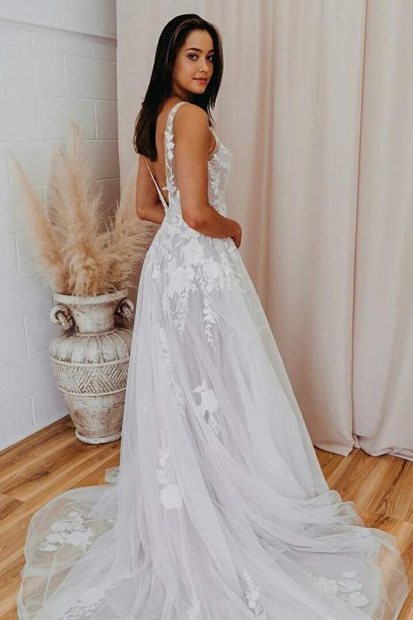 Vestido de novia romántico de corte A con escote en V, apliques de encaje y tul WD480