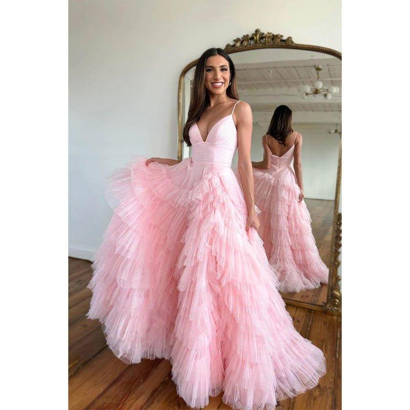 Vestido largo rosa de fiesta de bienvenida con escote en V, corte en A y volantes de tul.