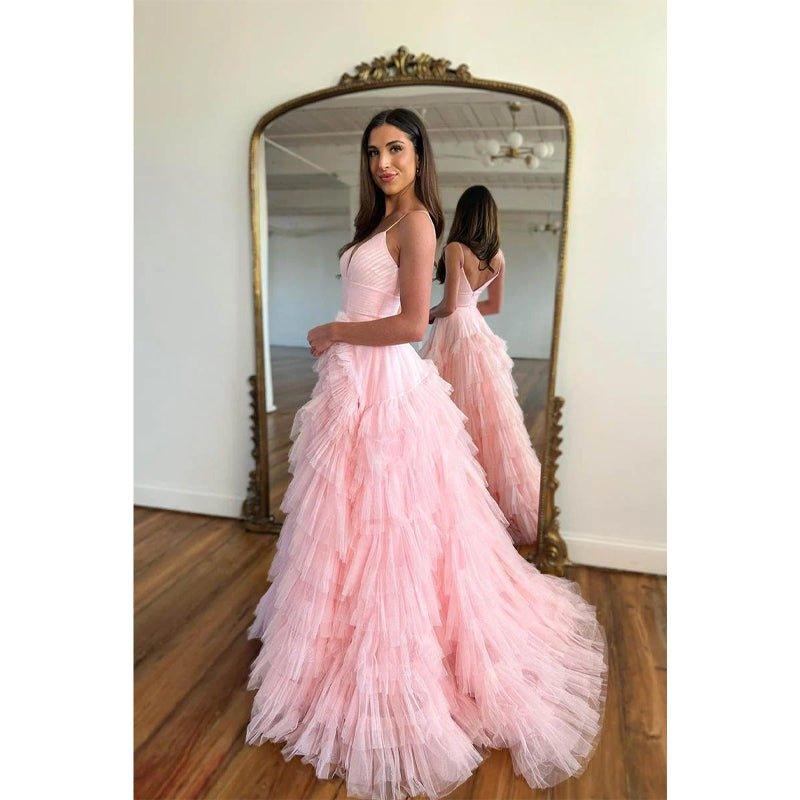 Vestido largo rosa de fiesta de bienvenida con escote en V, corte en A y volantes de tul.