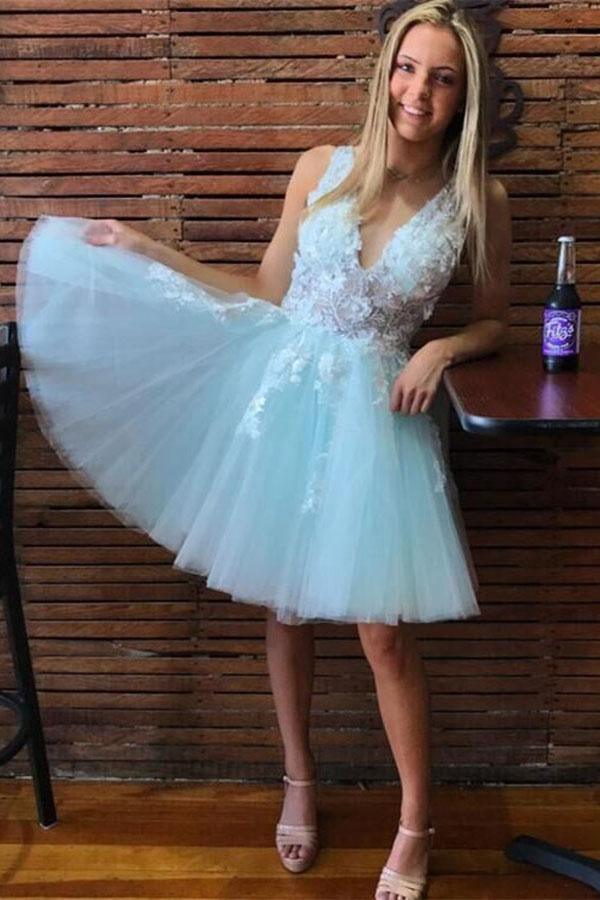 Vestido corto de fiesta rosa y blanco de tul con escote en V y corte en A