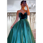 Vestido de fiesta largo de satén verde sin tirantes de terciopelo con corte A y vestidos de noche 