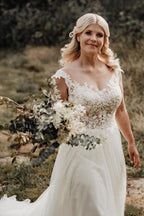 Vestido de novia corte A con escote ilusión y apliques de encaje en la espalda WD441