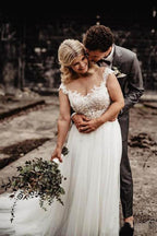 Vestido de novia corte A con escote ilusión y apliques de encaje en la espalda WD441
