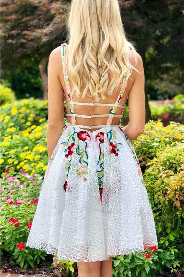 Vestido corto blanco de corte A para baile de graduación o fiesta de bienvenida con estampado floral PD248